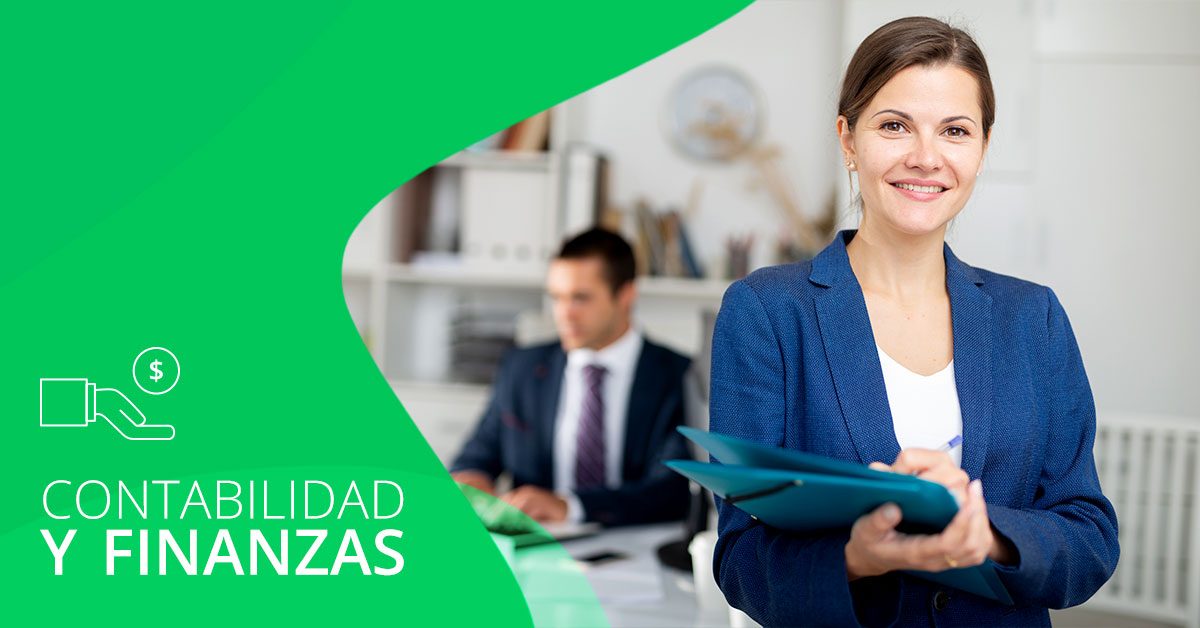 Empresaria al corriente en las finanzas de su empresa.
